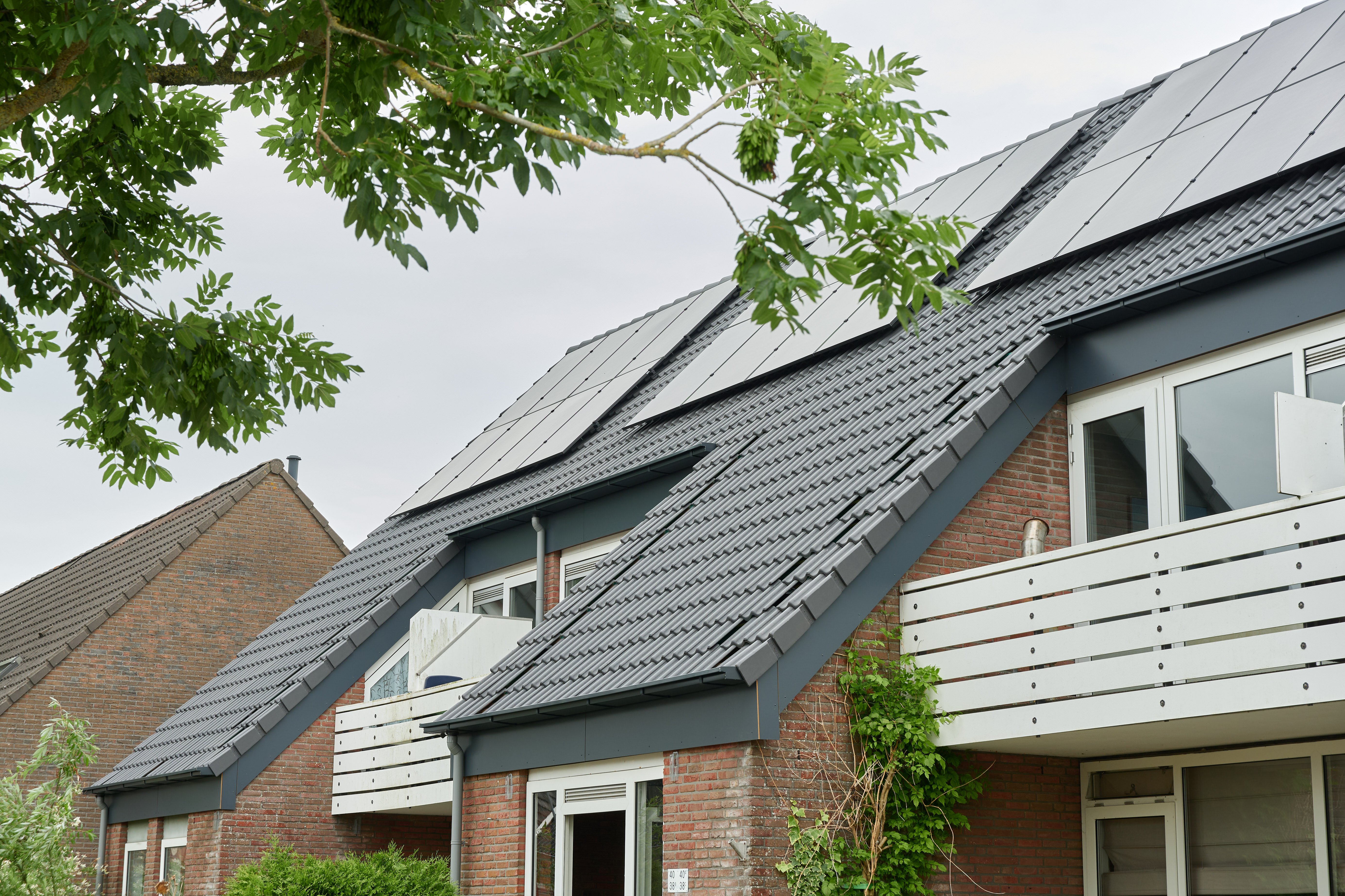 huizen met zonnepanelen